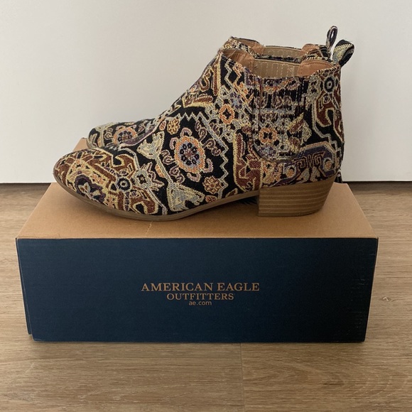 American Eagle Women’s Navy Printed Booties US 9 in Box - Picture 3 of 7